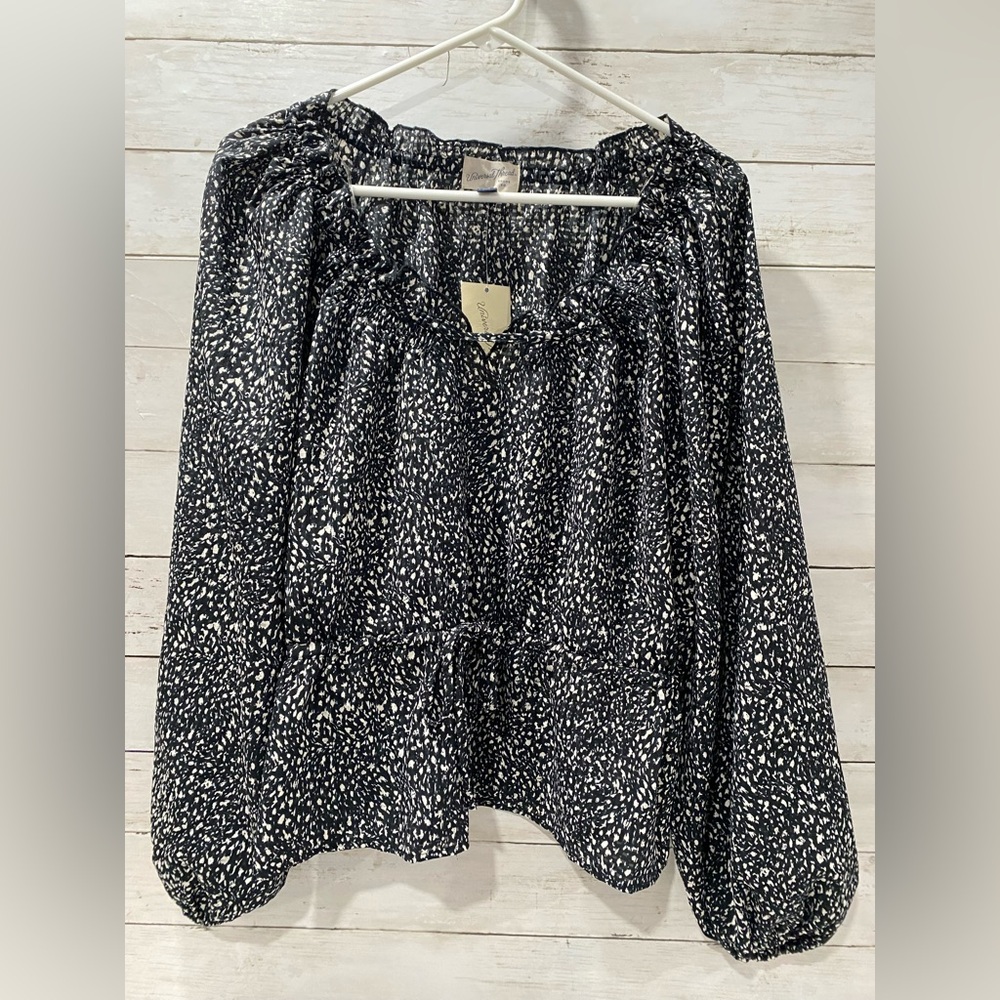 Universal  Thread Women's XL Balloon Long Sleeve Blouse Black & Cream
